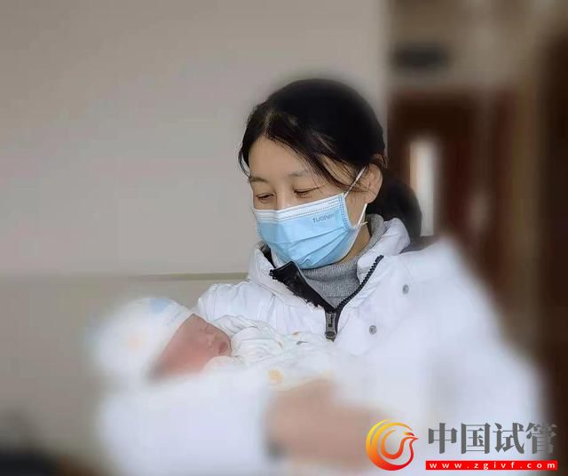 成都婦兒中心醫院首例“第三代試管嬰兒”降生(圖1) 成都婦兒中心醫院首例“第三代試管嬰兒”降生(圖1)